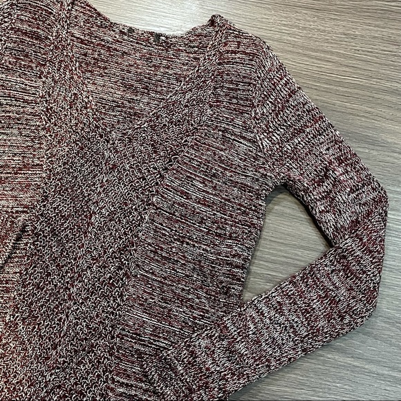 Red Knitted V-Cut Long Sleeves Fitted Sweater - Picture 3 of 5